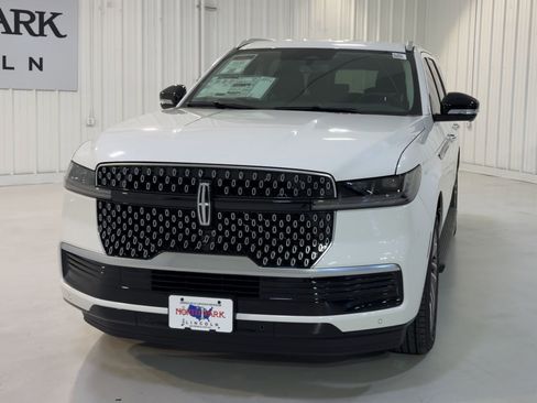 New 2026 Lincoln Navigator Premiere AWD/4WD image 4