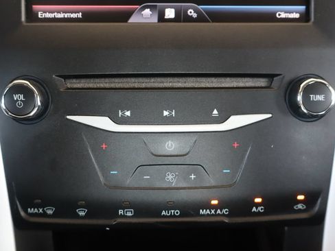 Used 2015 Ford Fusion SE FWD image 25