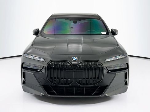 Used 2025 BMW 760i xDrive w/ Executive Package AWD/4WD image 2