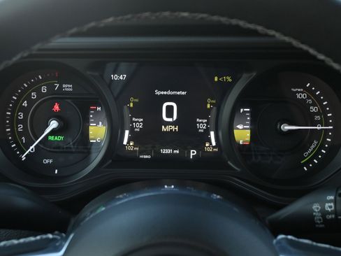 Used 2025 Jeep Wrangler Sahara image 24