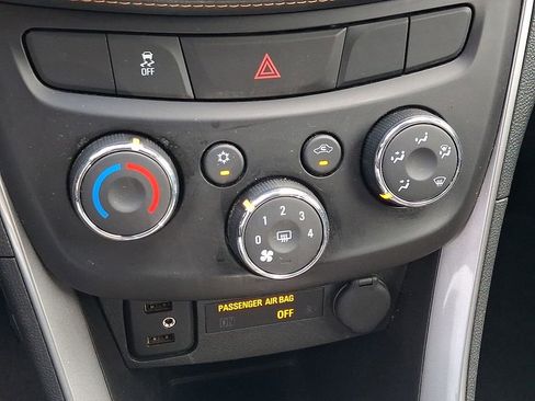 Used 2018 Chevrolet Trax LS FWD image 18