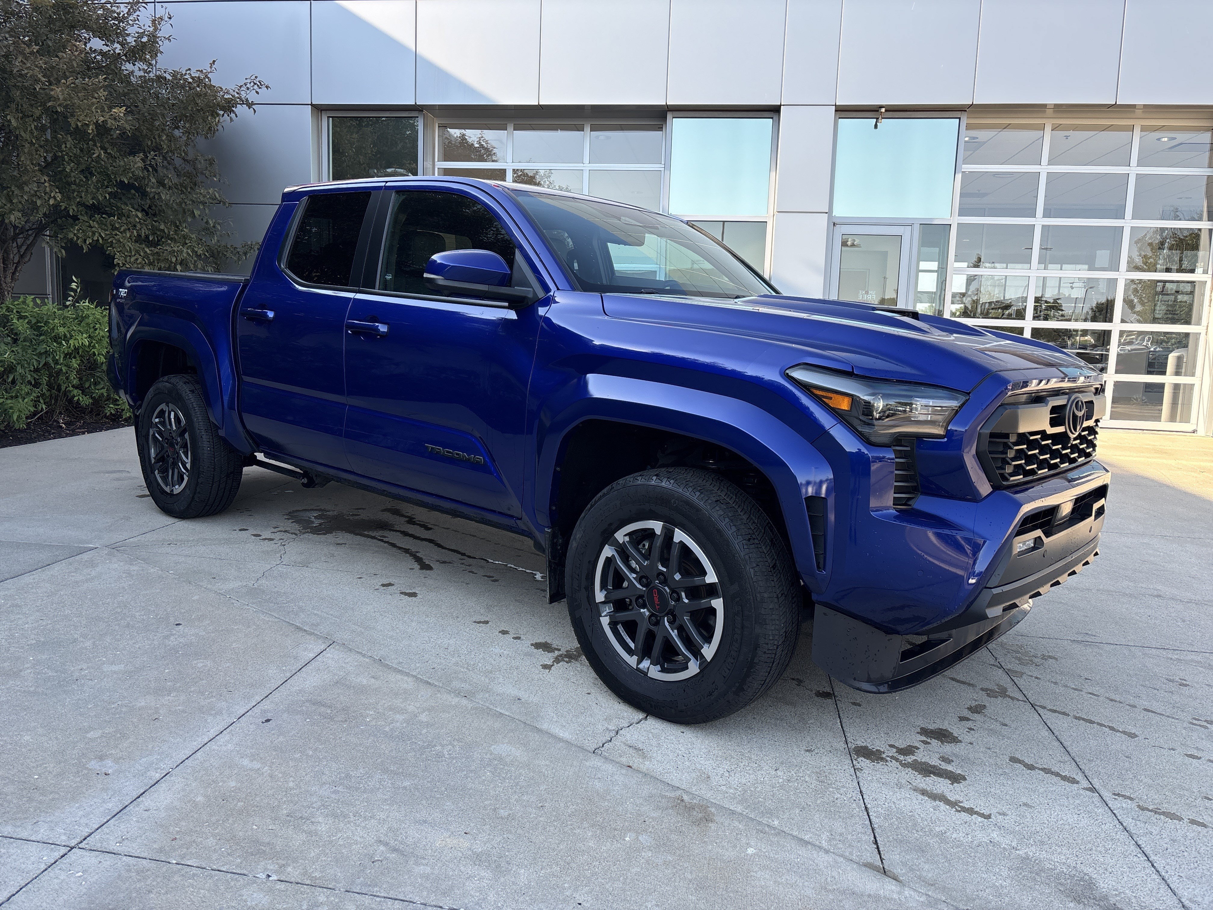 Used 2024 Toyota Tacoma TRD Sport w/ TRD Sport Premium Package AWD/4WD image 2