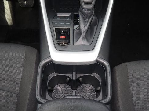 Used 2025 Toyota RAV4 XLE FWD image 18