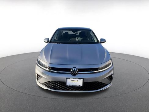 Used 2025 Volkswagen Jetta SE image 4