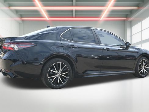 Used 2023 Toyota Camry SE FWD image 3