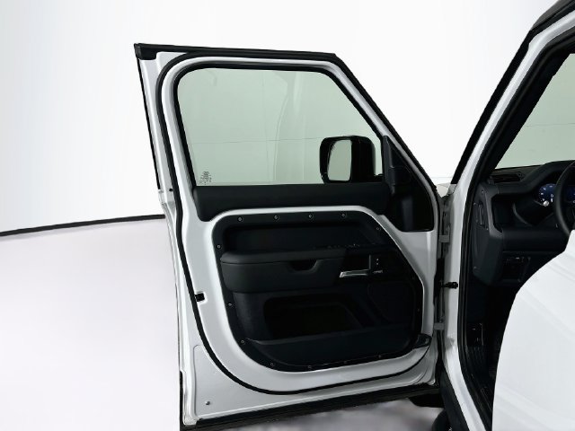 New 2026 Land Rover Defender 110 X-Dynamic SE AWD/4WD image 11