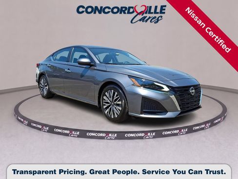 Certified 2023 Nissan Altima 2.5 SV w/ SV Premium Package FWD image 1