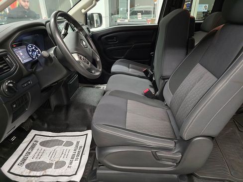 Used 2022 Nissan Titan S image 18