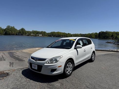 Used 2010 Hyundai Elantra GLS FWD image 9