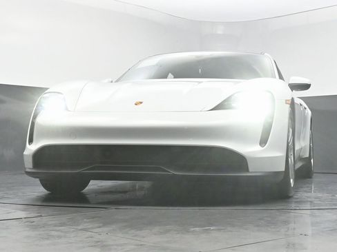 Used 2022 Porsche Taycan image 49