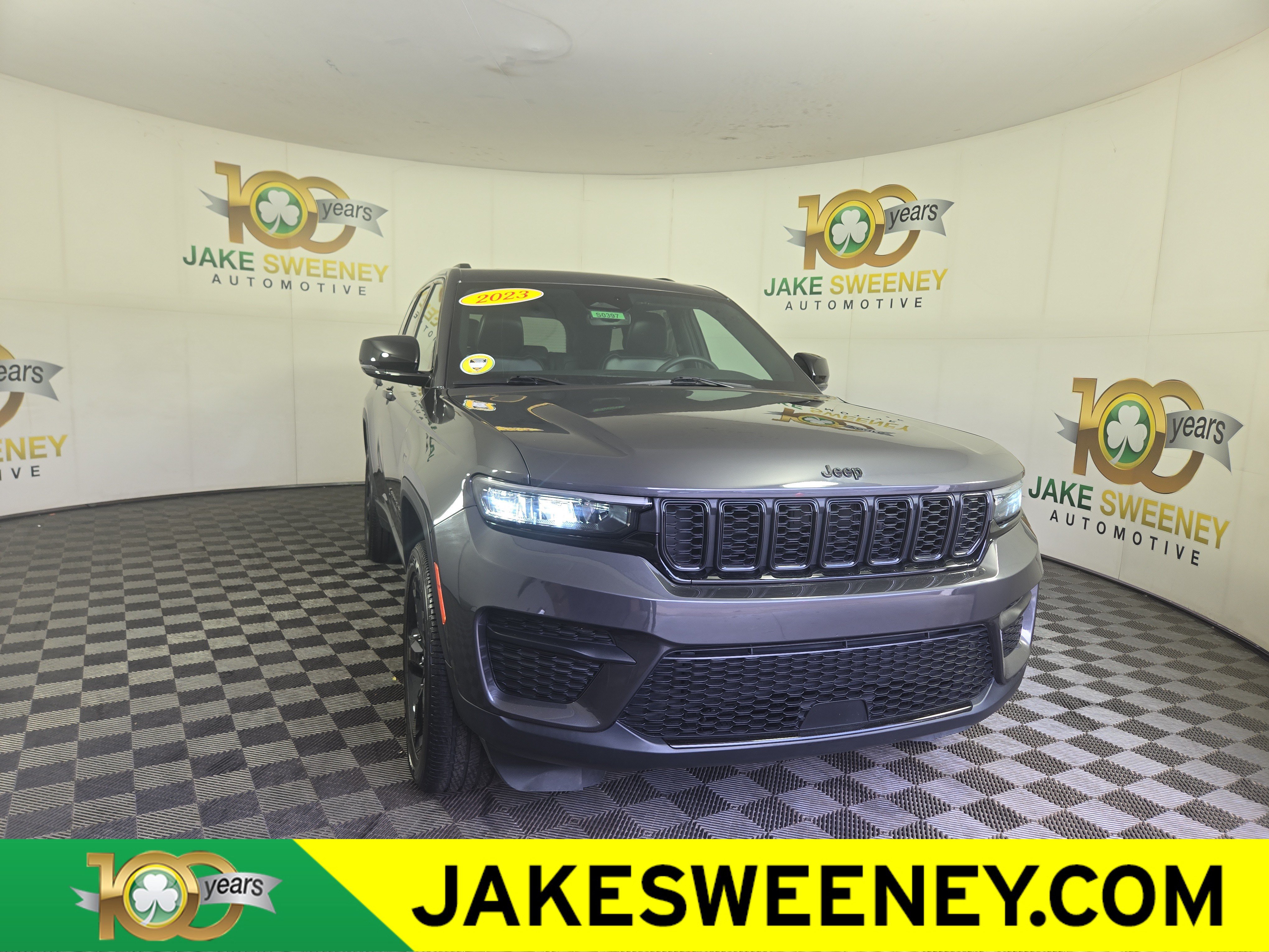 Used 2023 Jeep Grand Cherokee Altitude AWD/4WD image 1