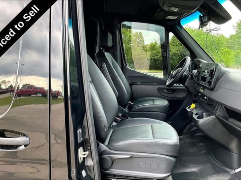 Used 2024 Mercedes-Benz Sprinter 2500 image 7