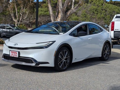 Used 2025 Toyota Prius XLE image 11