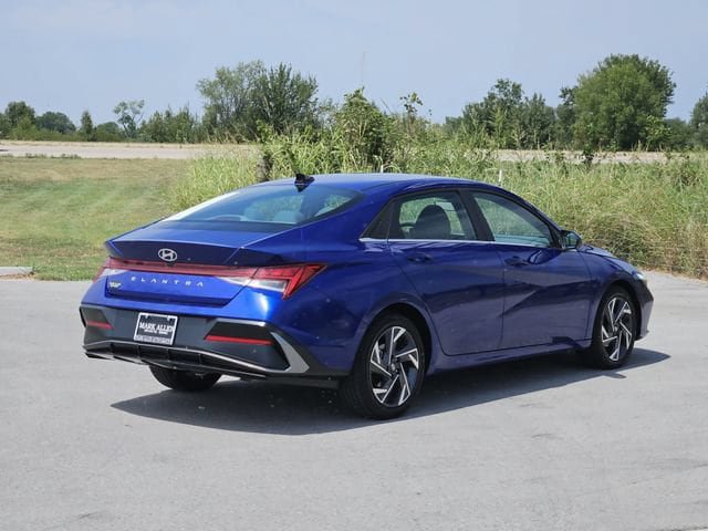Used 2025 Hyundai Elantra SEL FWD image 7