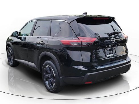 Used 2024 Nissan Rogue SV FWD image 3