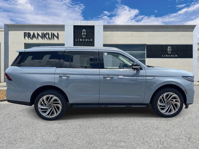 New 2027 Lincoln Navigator Premiere AWD/4WD image 2