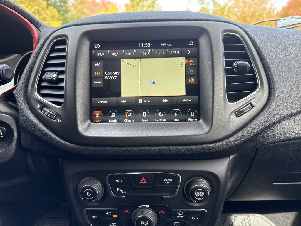 Used 2017 Jeep Compass Trailhawk w/ Leather Interior Group AWD/4WD image 16