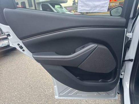 Used 2022 Ford Mustang Mach-E Select image 16