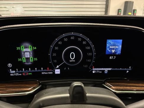 Certified 2023 Cadillac Escalade ESV Premium Luxury AWD/4WD image 15