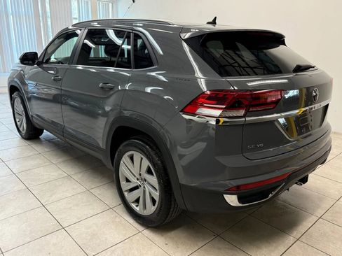 Used 2020 Volkswagen Atlas Cross Sport SE w/ Panoramic Sunroof Package FWD image 9