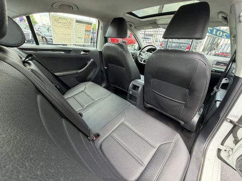 Used 2017 Volkswagen Jetta SEL FWD image 41