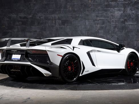 Used 2016 Lamborghini Aventador LP 750-4 Superveloce image 15