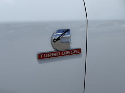 Used 2022 RAM 2500 Tradesman w/ Chrome Appearance Group AWD/4WD image 11