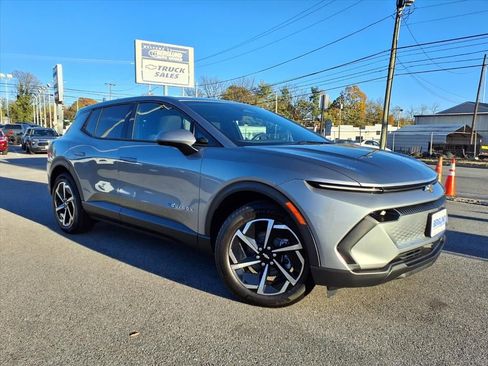 New 2026 Chevrolet Equinox EV LT image 2