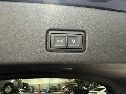 Certified 2023 Audi Q4 e-tron Prestige AWD/4WD image 33