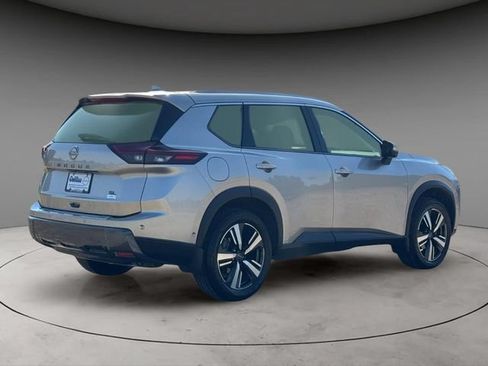 Certified 2025 Nissan Rogue SL w/ SL Premium Package FWD image 5