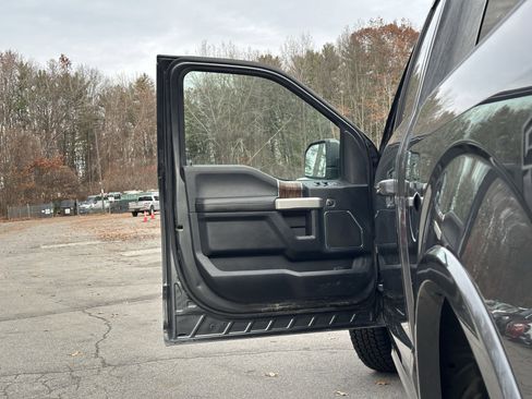 Used 2020 Ford F150 Lariat w/ Trailer Tow Package image 25