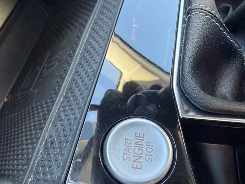 Used 2023 Volkswagen Taos SE w/ Panoramic Sunroof Package image 30