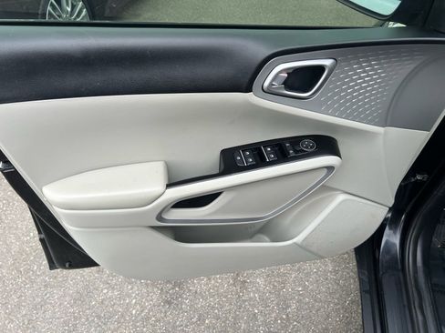 Used 2021 Kia Soul LX image 16