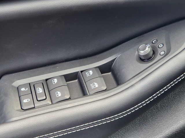 New 2027 Jeep Grand Cherokee Altitude RWD image 27