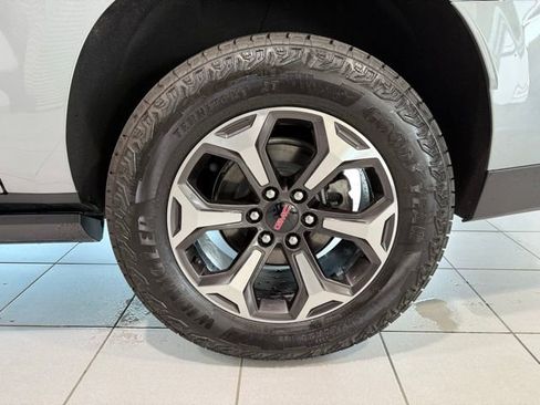 Used 2025 GMC Yukon XL AT4 Ultimate image 9