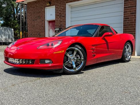 Used 2009 Chevrolet Corvette Coupe w/ Preferred Equipment Group RWD image 2