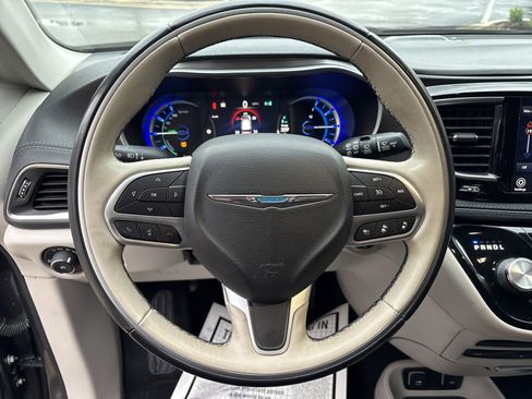 Used 2018 Chrysler Pacifica Limited w/ Advanced Safetytec Group image 17