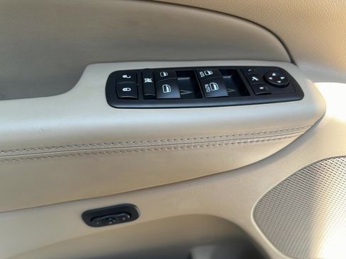 Used 2014 Jeep Grand Cherokee Overland w/ Advanced Technology Group AWD/4WD image 18