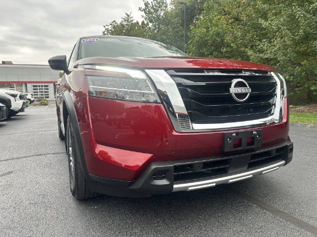 Used 2024 Nissan Pathfinder SL AWD/4WD image 18
