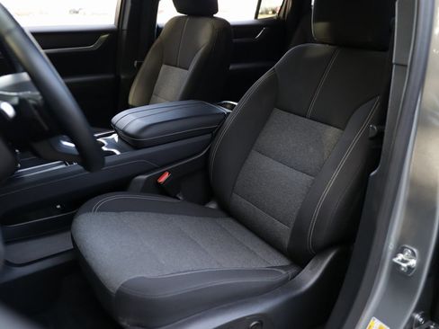 Used 2025 GMC Acadia Elevation image 24