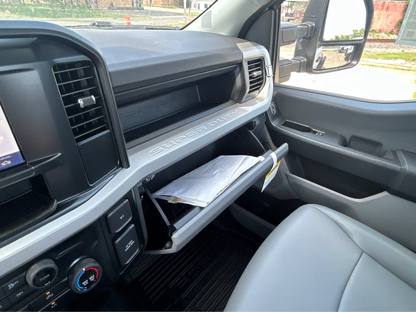 New 2025 Ford F550 4x4 Regular Cab Super Duty image 38