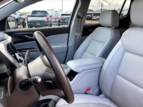 Used 2023 GMC Acadia SLT image 18