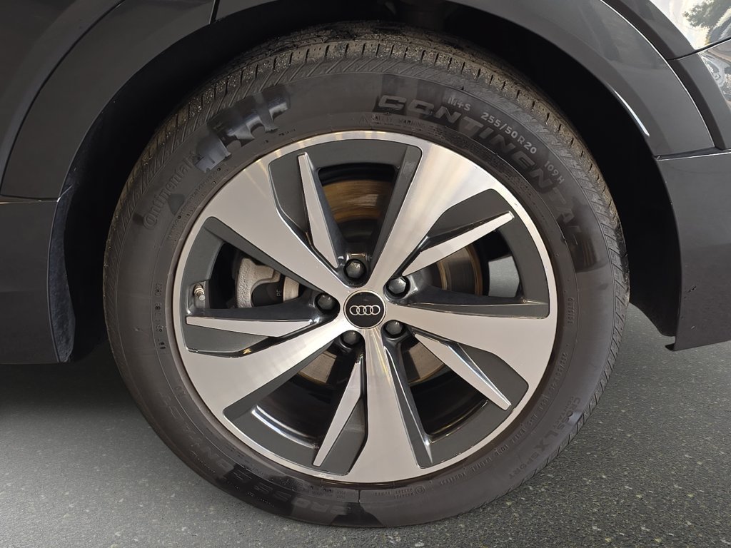 Used 2024 Audi Q8 e-tron Premium AWD/4WD image 32