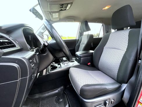 Used 2017 Toyota 4Runner SR5 AWD/4WD image 10