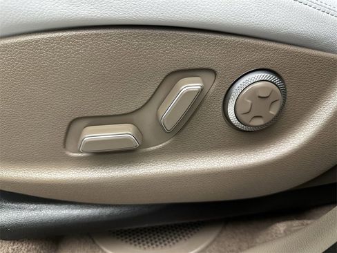 Used 2026 Genesis GV70 2.5T Advanced image 12