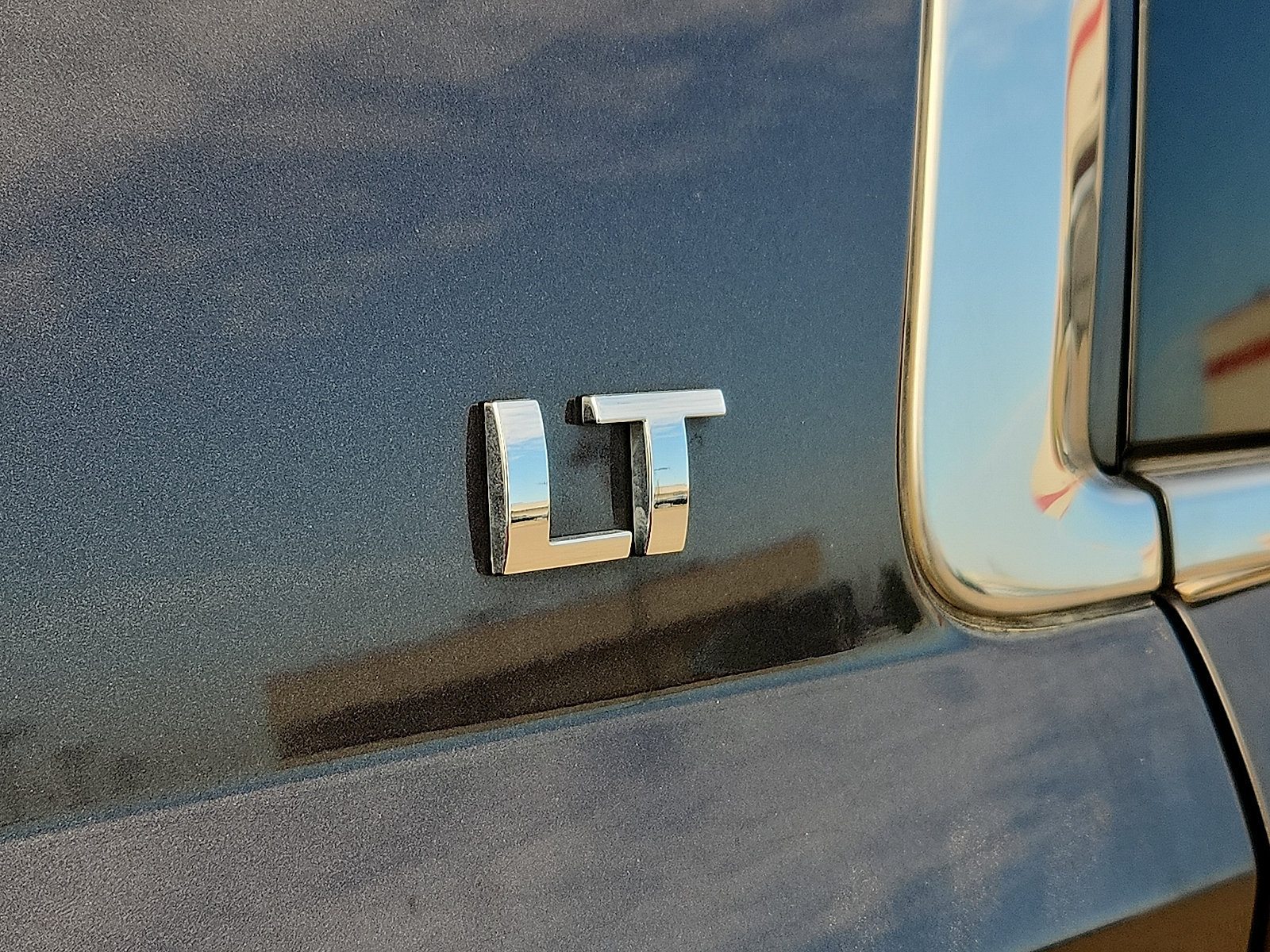 Used 2018 Chevrolet Suburban LT RWD image 9