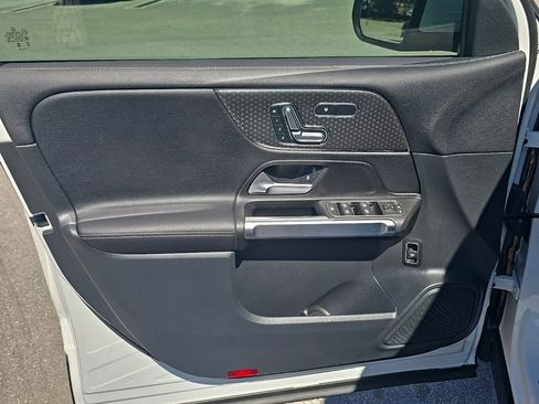 Used 2025 Mercedes-Benz GLB 250 GLB 250 image 13