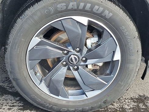 Used 2024 Nissan Rogue SV image 8