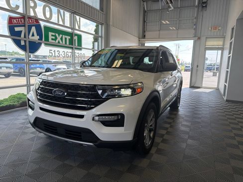 Used 2022 Ford Explorer XLT w/ Equipment Group 202A AWD/4WD image 3