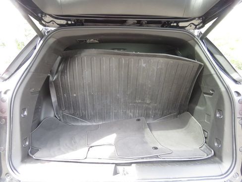 Used 2023 Chevrolet Traverse LT w/ LPO, Cargo Package AWD/4WD image 17